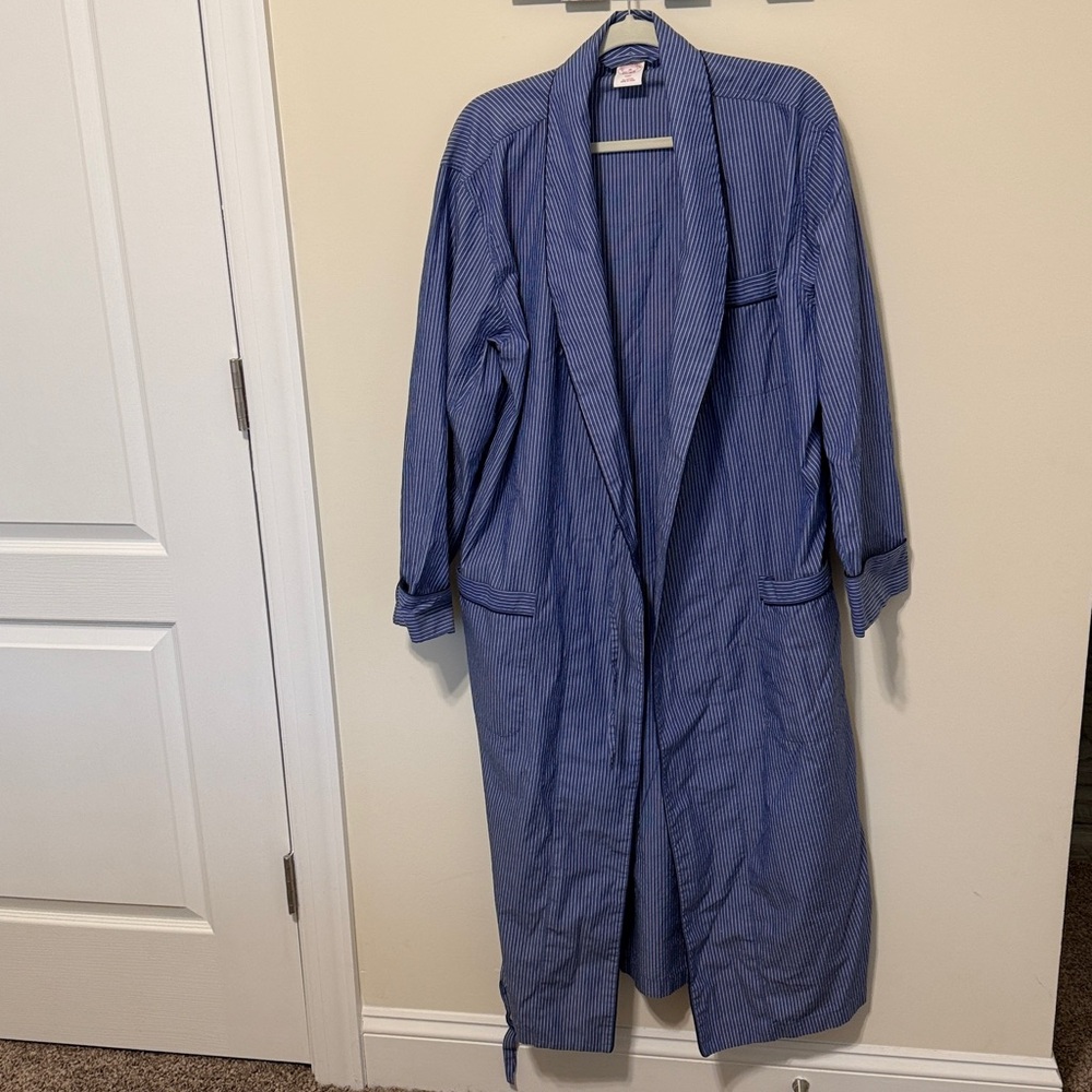 Brooks Brothers Men’s 100% Cotton Blue Pinstriped Robe / Size M / Pockets